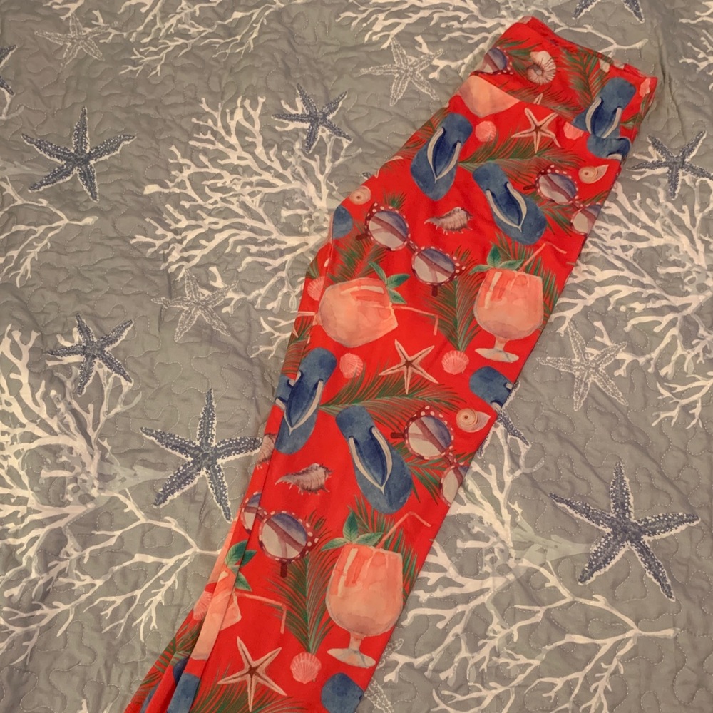 🥳beach vacation inspired leggings